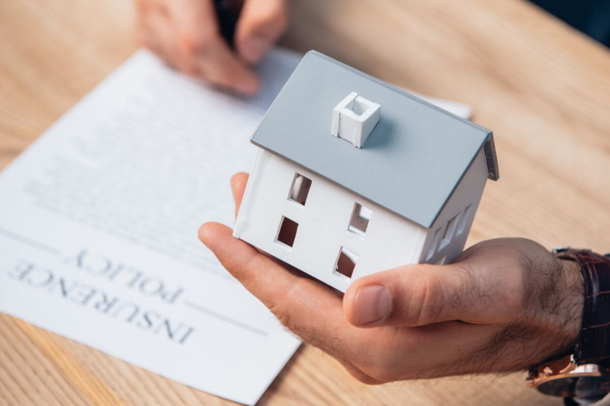 does strata include building insurance